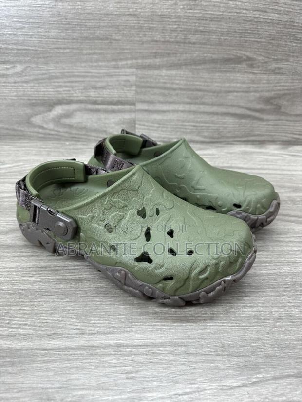 Crocs All Terrain Atlas Clogs Army · Photo 1