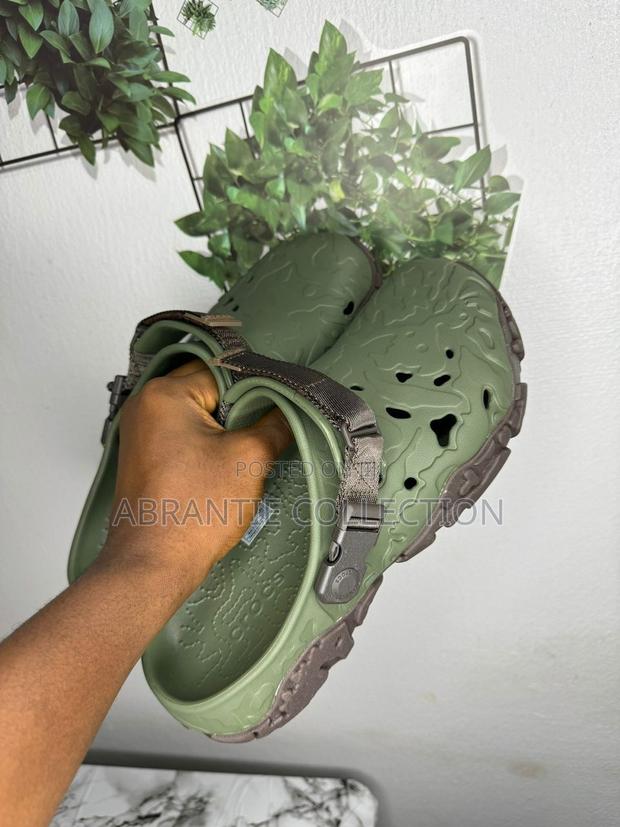 Crocs All Terrain Atlas Clogs Army · Photo 2