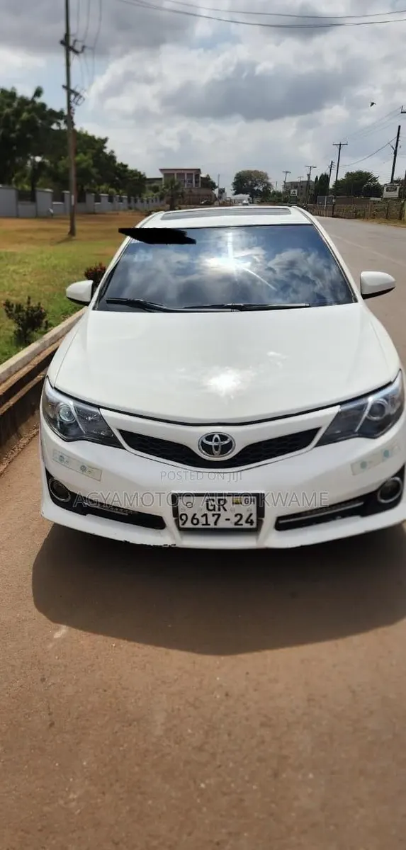 Toyota Camry SE 4dr Sedan (2.5L 4cyl 6A) 2013 White
