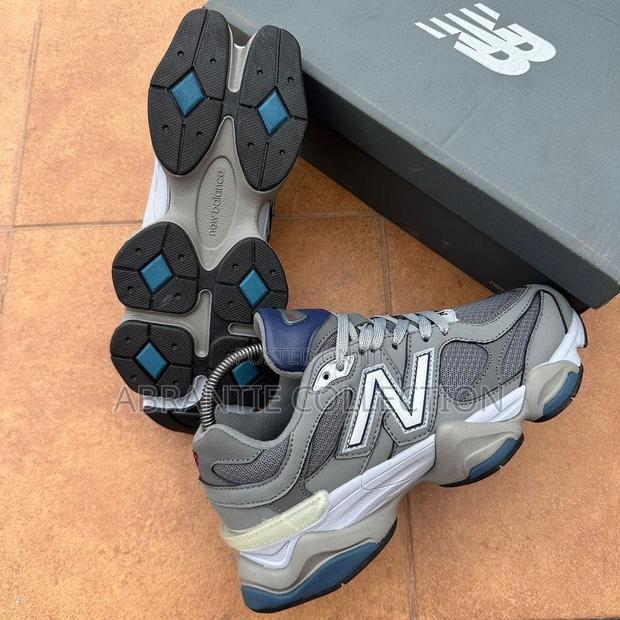 New Balance 9060 Grey · Photo 1