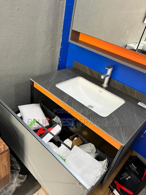 Frencia Wall Hung Cabinet Basin · Photo 2