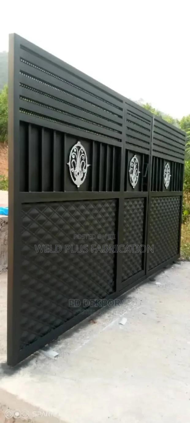 Fence Gate With Tough Galvanized Materials · Photo 1