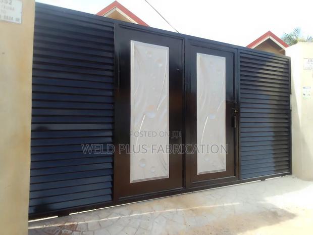 Fence Gate With Tough Galvanized Material · Photo 1