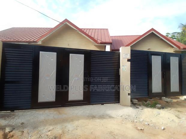 Fence Gate With Tough Galvanized Material · Photo 2