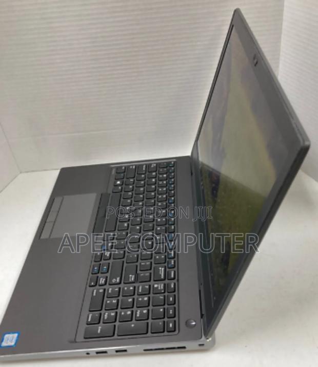 Laptop Dell Precision 7560 32GB Intel Xeon SSD 512GB · Photo 1