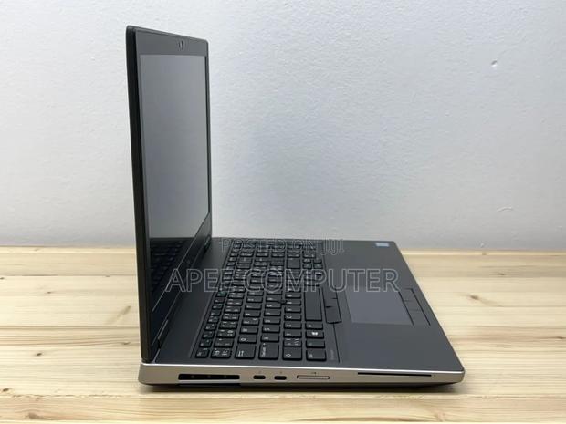 Laptop Dell Precision 7560 32GB Intel Xeon SSD 512GB · Photo 2