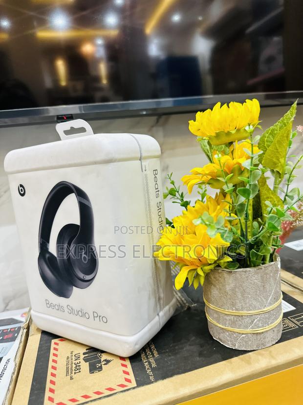 High Performance Bose Studio Pro Headset · Photo 1