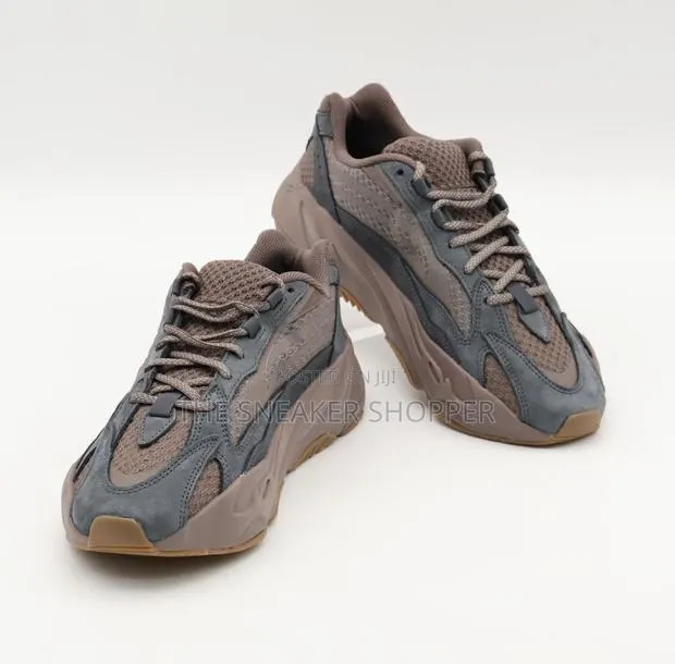 Adidas Yeezy Boost 700 V2 Porshmark · Photo 1