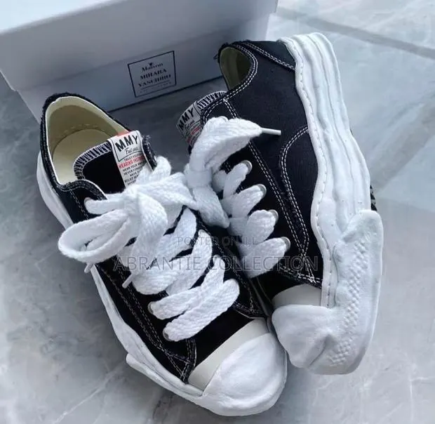 Maison Miharas Hank Canvas Low · Photo 1