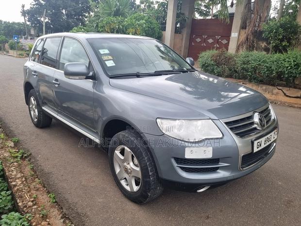 Volkswagen Touareg 2008 Gray · Photo 2