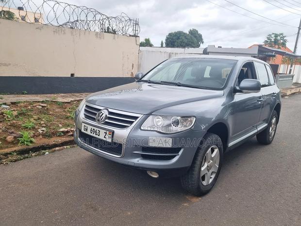 Volkswagen Touareg 2008 Gray · Photo 3