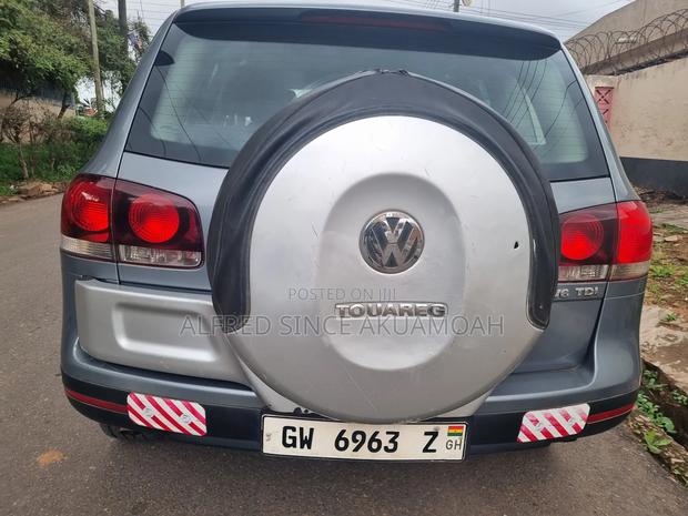 Volkswagen Touareg 2008 Gray · Photo 4
