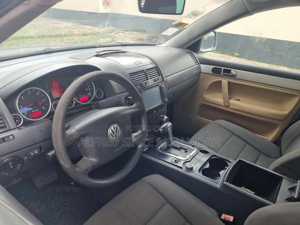 Volkswagen Touareg 2008 Gray · Photo 6