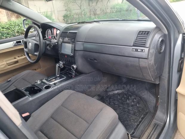 Volkswagen Touareg 2008 Gray · Photo 8