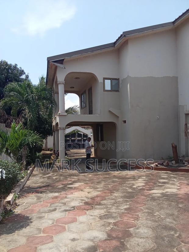 5bdrm House in Bortiano for sale · Photo 2