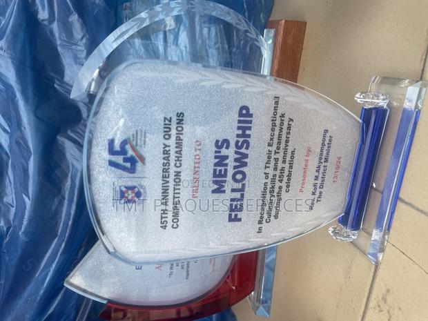 All Glass Award Plaque for Your Awards and Events · Photo 7