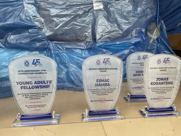 All Glass Award Plaque for Your Awards and Events · Photo 8