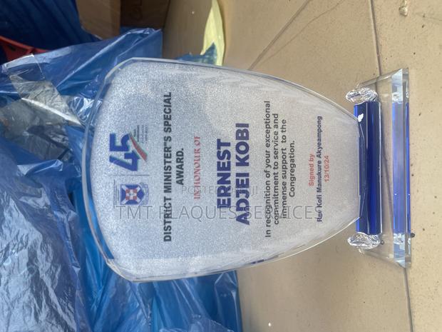 All Glass Award Plaque for Your Awards and Events · Photo 3