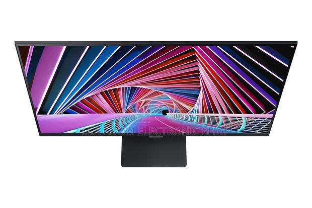 Computer 27” Samsung With Resolution · Photo 1