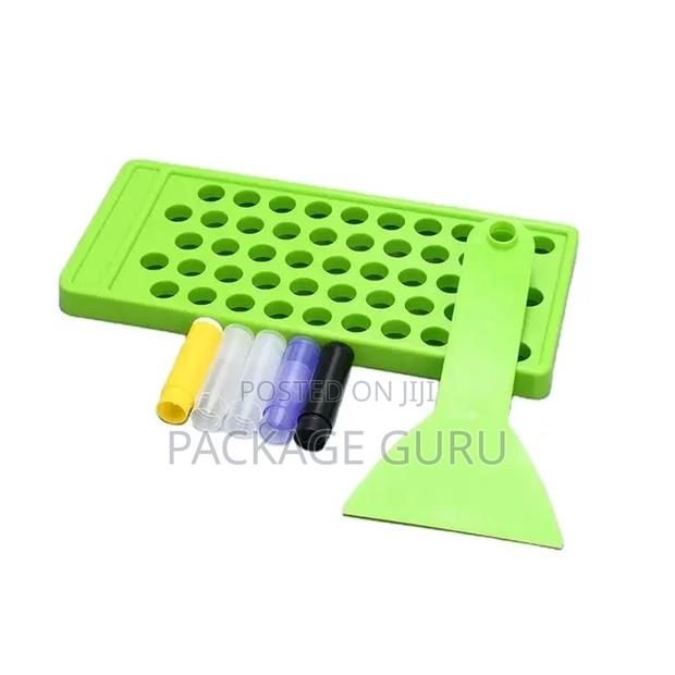50 Holes Easy Plastic Lip Balm Filling Tray and Spatula Lip · Photo 2