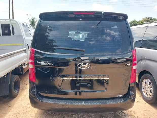 Hyundai Starex 2011 Black · Photo 3