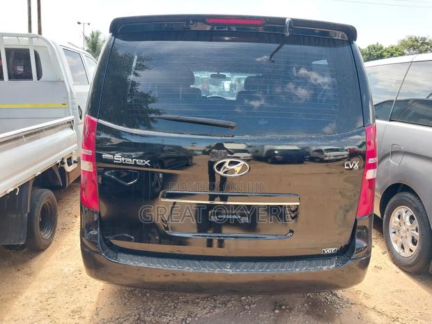 Hyundai Starex 2011 Black · Photo 4