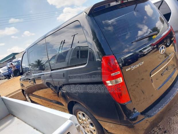 Hyundai Starex 2011 Black · Photo 5
