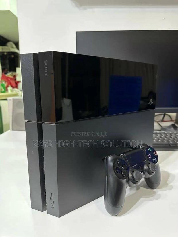 Ps4 Standard With 1 Controller(Fc 27, Gta v 10 Games) · Photo 1