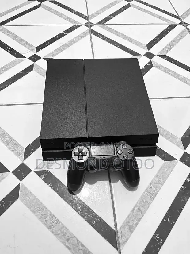 PlayStation 4 Standard. · Photo 1