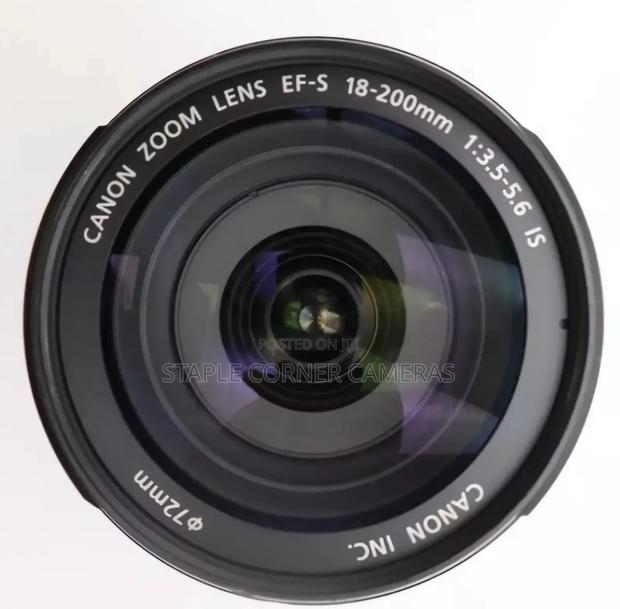 CANON Ef-S 18-200mm Zoom Lens · Photo 2