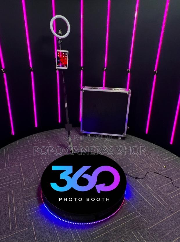 360 Photobooth With All Accessories · Photo 1