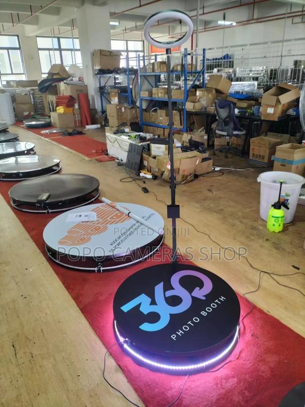 360 Photobooth With All Accessories · Photo 2