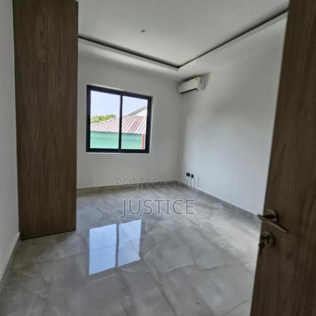 4bdrm Townhouse/Terrace in Cantonments for sale · Photo 3