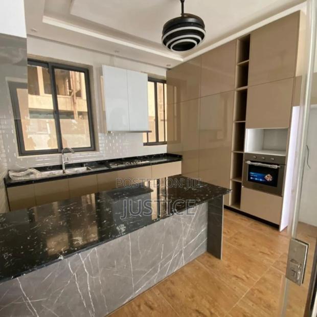 4bdrm Duplex in Airport Residential for sale · Photo 2