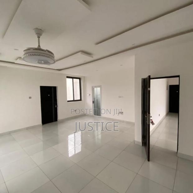 4bdrm Duplex in Airport Residential for sale · Photo 3