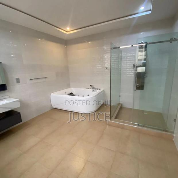 4bdrm Duplex in Airport Residential for sale · Photo 4