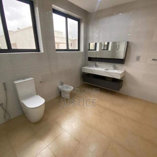 4bdrm Duplex in Airport Residential for sale · Photo 5