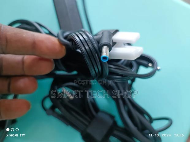 Original HP Blue Pin Laptop Charger · Photo 1