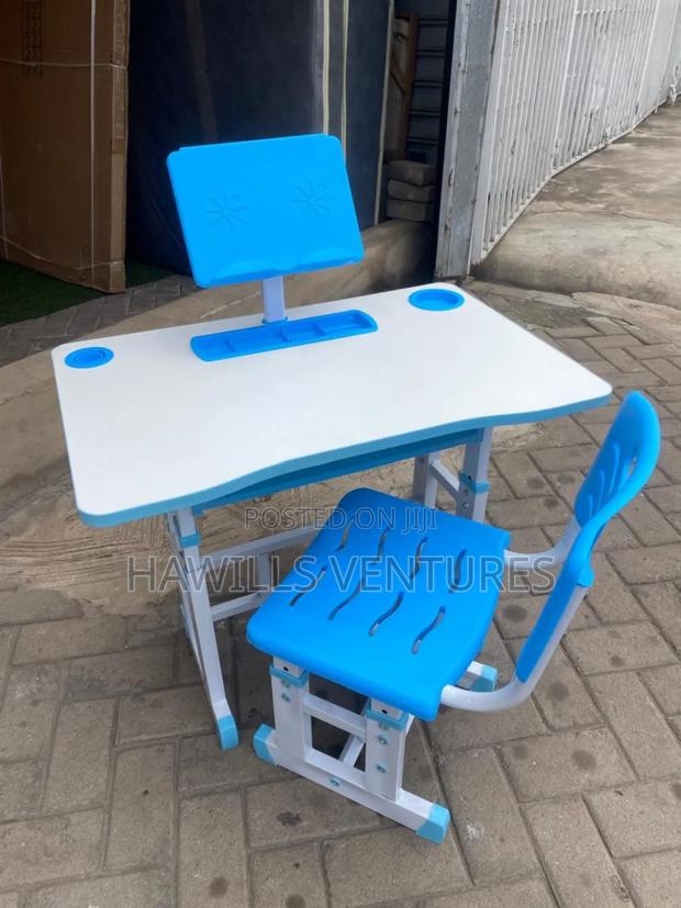 Adjustable Kids School Deskand Chair. · Photo 1