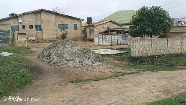 Full Plot at Aputuogya Close to Roadside for Sale · Photo 1