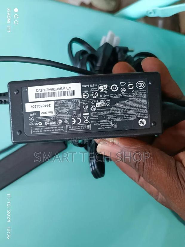 Original HP Blue Pin Laptop Charger · Photo 3