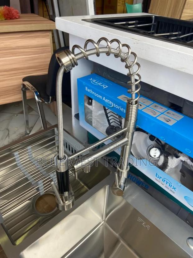 Cabinet Sink With Pull Out Tap · Photo 3