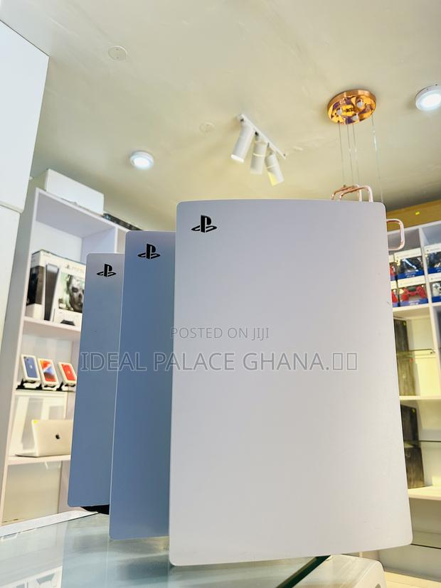 Standard Ps5 With Multiple Games · Photo 4