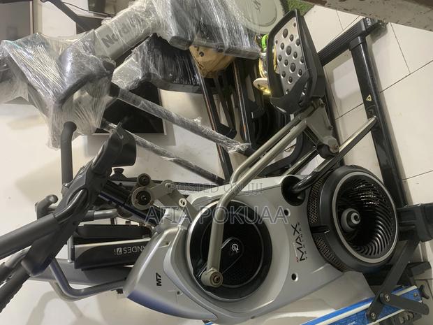 Elliptical Cross Trainer · Photo 6