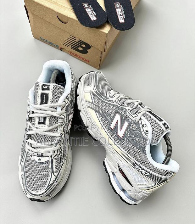 New Balance 740 Grey Sneaker · Photo 1