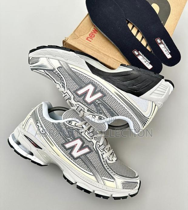 New Balance 740 Grey Sneaker · Photo 2