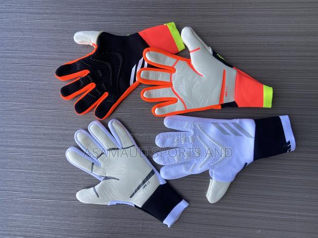 Original Predator Goalkeeper Gloves at Cool Price · Photo 3