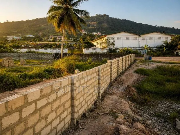 4 Plots Available in Hebron's Footbridge (Nsawam Kumasi Road) · Photo 1
