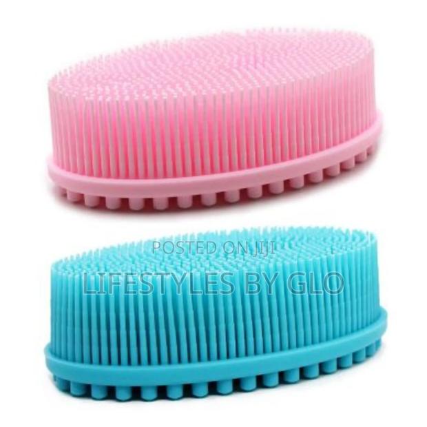Exfoliating Silicone Body Scrubber · Photo 3