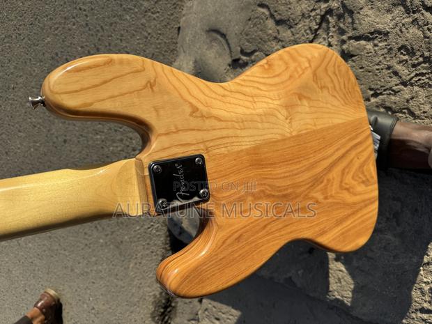 Fender Passive Jazz Bass Guitar · Photo 5